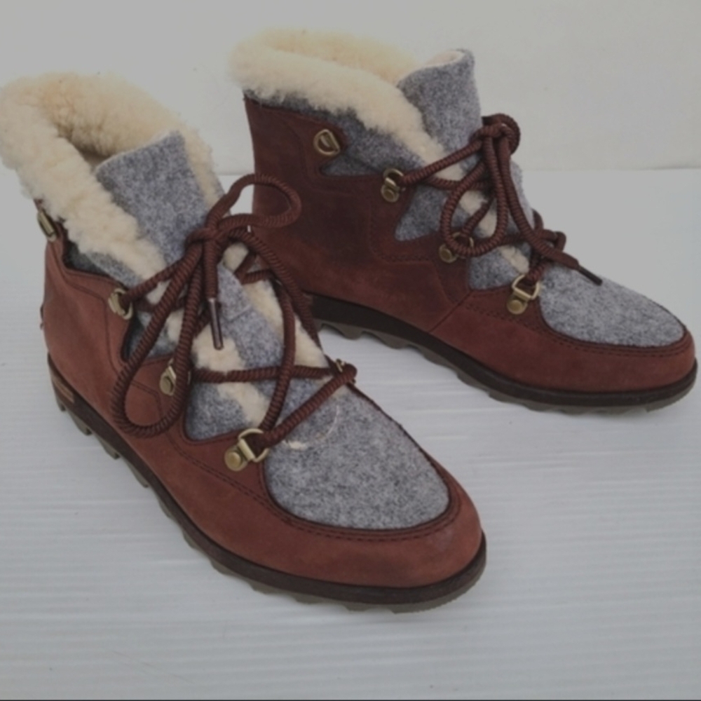 Sorel Alpine Sneakchic Shearling Burgundy and Cream Boots- See Note On Fit